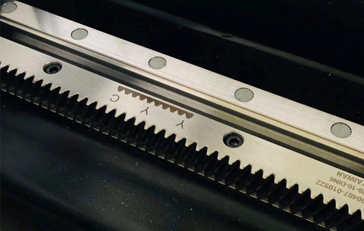 3015 Vezellasersnijmachine voor het met hoge snelheid snijden van 1-6 mm metalen materialen