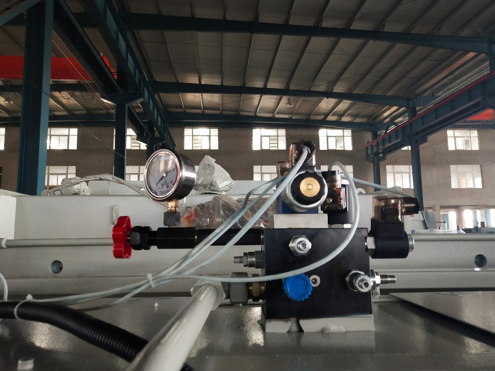 China metalen hydraulische persremmachine met redelijke prijs: