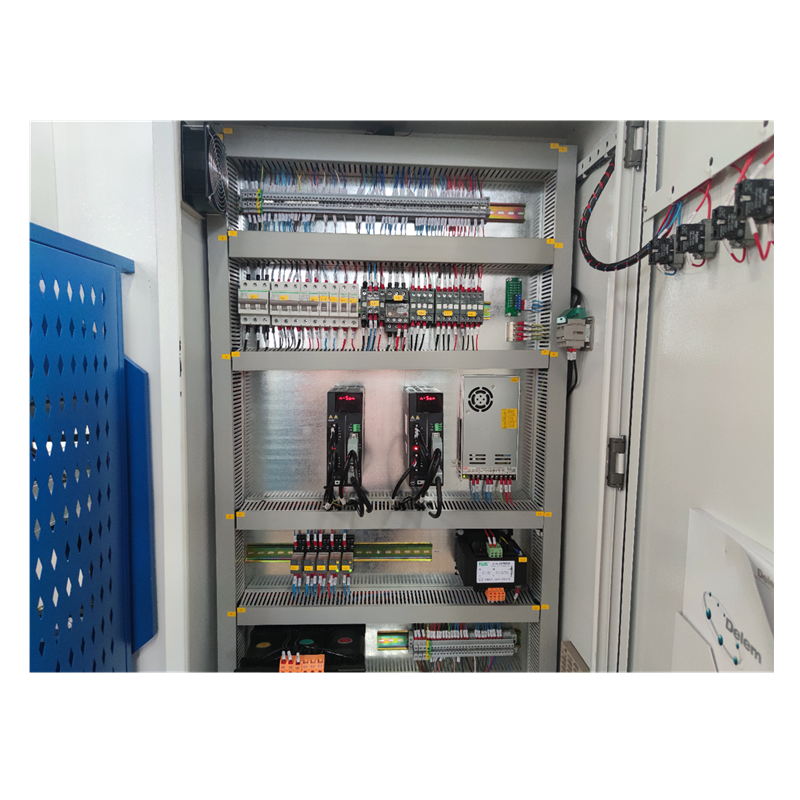 Hydraulische afkantpers van 130t / 3200 mm 4 + 1 as Delem Da53t Cnc-persrem