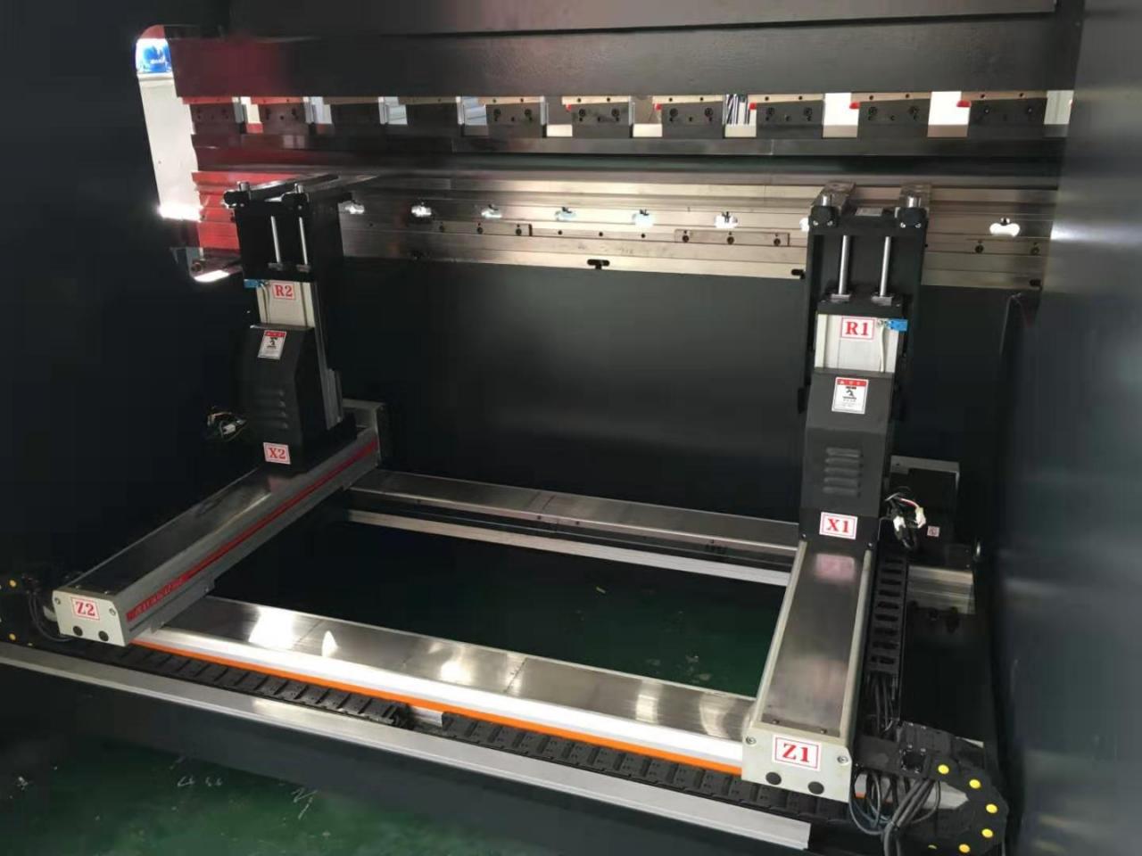 Hydraulische RVS Wc67y/k-300/6000 Mold Crowning Press Brake