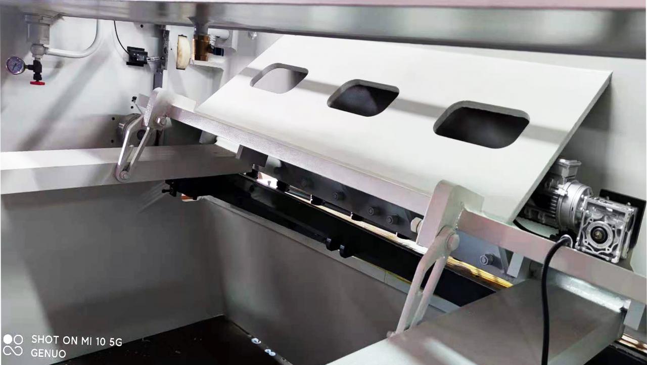 Qc11k Hydraulische Scheerbeurtmachine en Guillotine Scherende Machine voor het Knippen van Bladmetaal